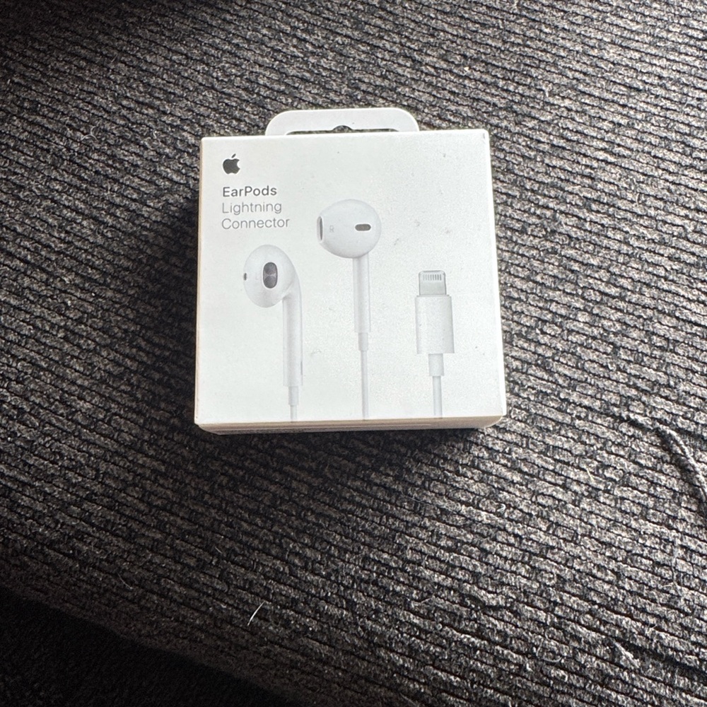 Apple EarPods with Lightning Connector - White